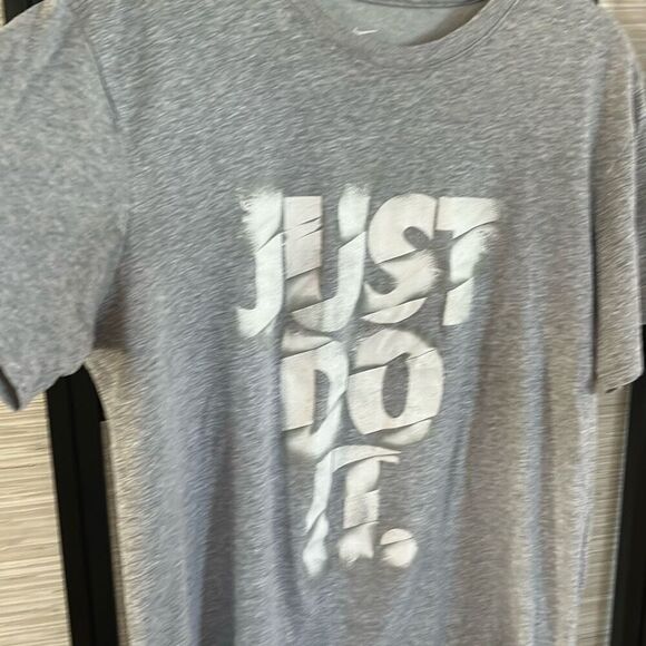 Nike men's heather Gray just do it T-shirt size L - Picture 3 of 4